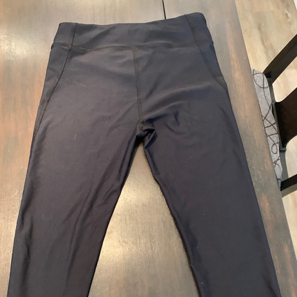 3/4 under armour leggings (never worn)